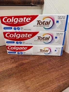 NWT Colgate Total Active Prevention Whitening Toothpaste - Pack of 3